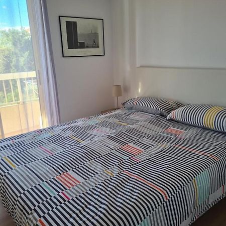 2P entièrement climatisé I Bien insonorisé I Wifi I A 300 m de la mer I Restaurants commerces et transports à 5mn à pied I Idéal 2 personnes I Possibilité 4 avec canapé lit de qualité I Très belle Douche Cagnes-sur-Mer Extérieur photo