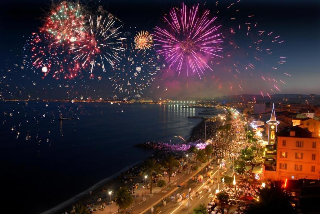 2P entièrement climatisé I Bien insonorisé I Wifi I A 300 m de la mer I Restaurants commerces et transports à 5mn à pied I Idéal 2 personnes I Possibilité 4 avec canapé lit de qualité I Très belle Douche Cagnes-sur-Mer Extérieur photo